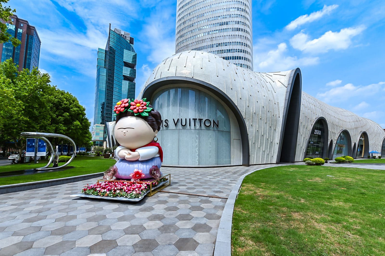 BIGGALLERY Brand Licensing Exhibition featuring original IP sculpture at Louis Vuitton venue